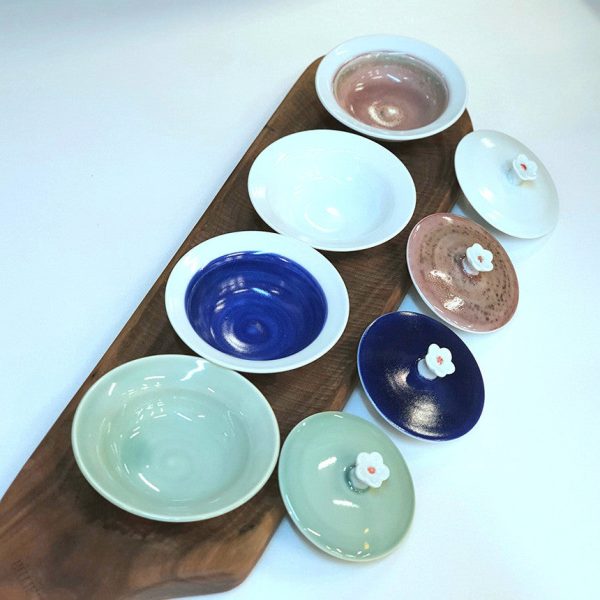 Bosan Pottery - Cobalt Porcelain Soy Sauce Bowl with Lid For Sale - Image 2
