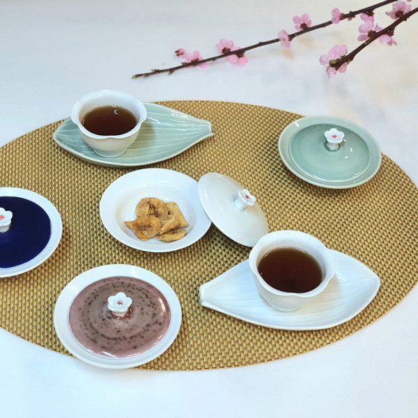Bosan Pottery - Cobalt Porcelain Soy Sauce Bowl with Lid For Sale - Image 3